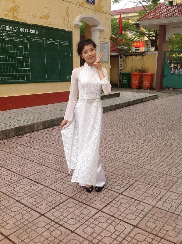 Tân Hoa hậu Việt Nam Kỳ Duyên thời cấp 3 sở hữu nhan sắc không có gì nổi trội ngoài chiều cao lý tưởng so với bạn bè.