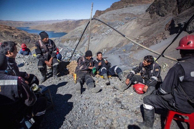 La Rinconada không có nước sinh hoạt, người ta cũng từng cố gắng xây dựng hệ thống xử lý nước thải nhưng cuối cùng không thể hoàn thành..