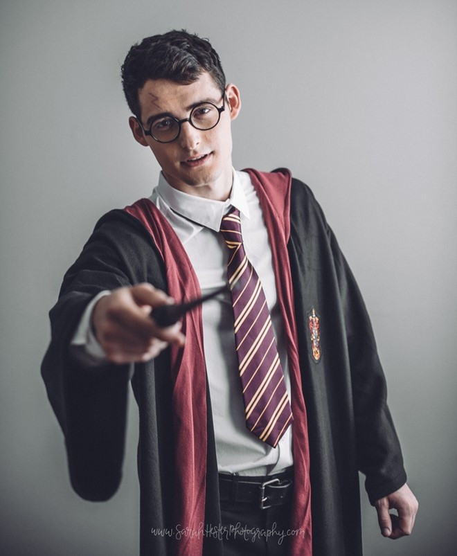 Vì có nhiều điểm hao hao giống Harry Pottter nên Sarah Hester luôn gọi Zachary Howell là "Harry".
