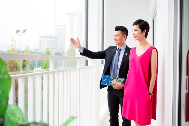 20 năm gắn bó với ngành giải trí, siêu mẫu Xuân Lan trải qua không ít thăng trầm. Người đẹp chia sẻ nhiều lúc cảm thấy mệt mỏi và muốn dừng chân nhưng tình yêu nghệ thuật vẫn thúc đẩy cô đi tiếp.