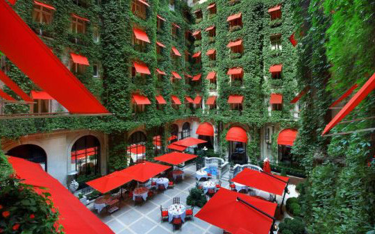Khách sạn Hôtel Plaza Athénée Paris.