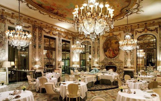 Le Meurice là khách sạn cổ kính, được xây dựng từ năm 1835.