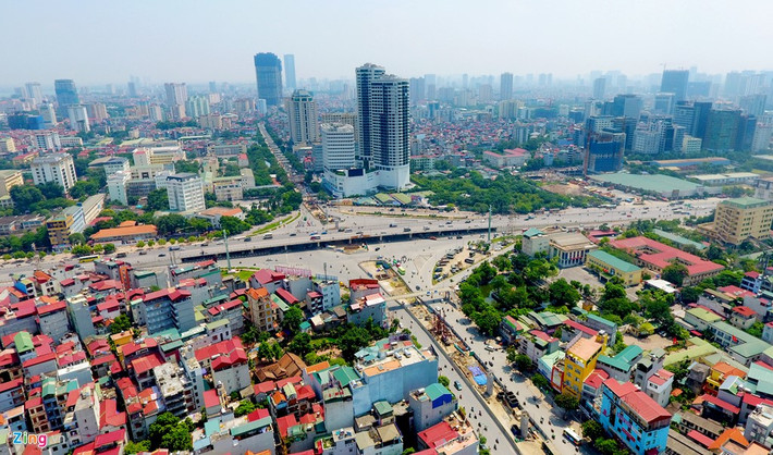 Tại đoạn cầu vượt Mai Dịch tại ngã tư Xuân Thủy - Phạm Hùng (quận Cầu Giấy), sau khi hoàn thành công trình sẽ trở thành nút giao 3 tầng.