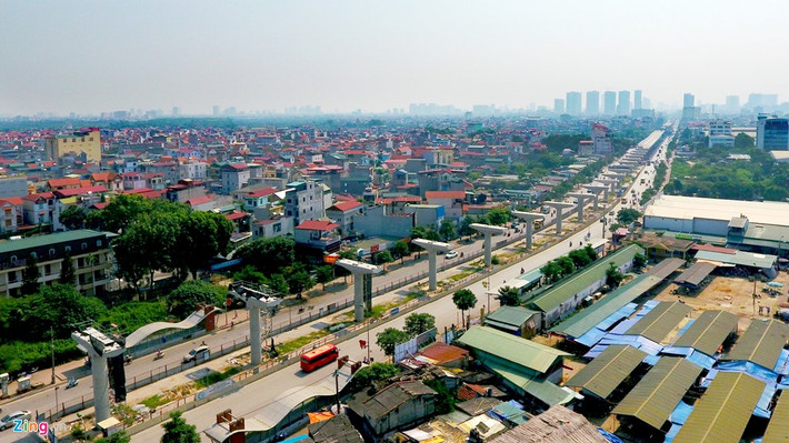 Riêng đoạn đi trên cao từ Nhổn tới Cầu Giấy dài 8,5 km gồm 8 ga S1 đến S8. Đoạn đi ngầm dưới lòng đất dài 4 km gồm 4 ga từ S9 đến S12, trong đó có 2 ga kết nối và trung chuyển là Cầu Giấy và Cát Linh.