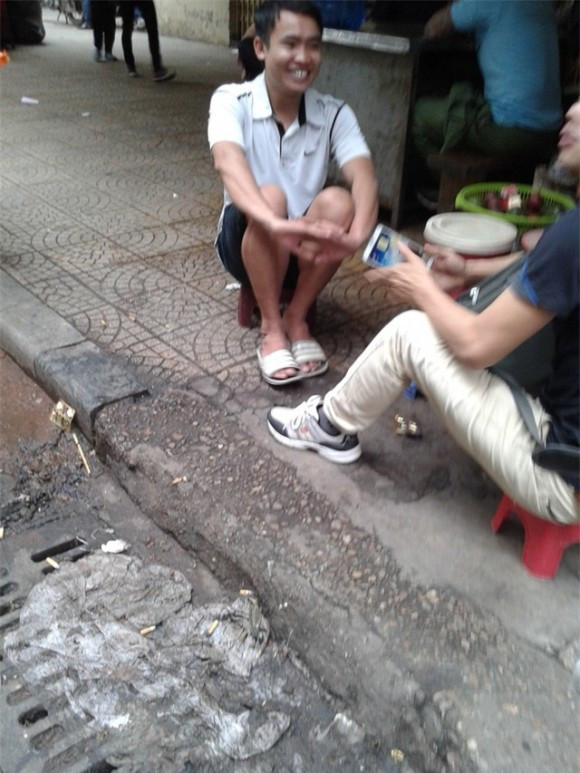 Mặc kệ sự bẩn thỉu đằng sau đó.