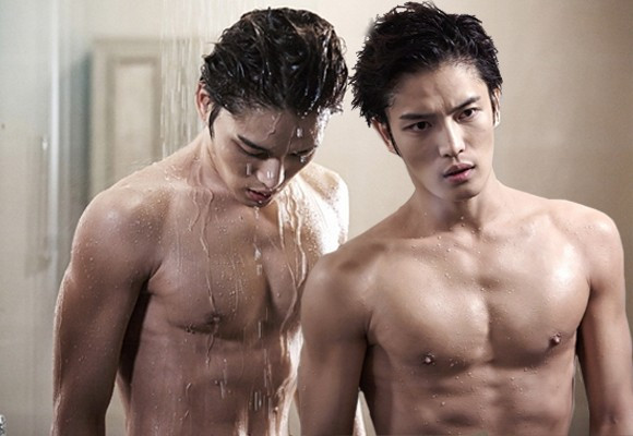 Có gương mặt baby nhưng Kim Jae Joong có thân hình khá nóng bỏng.