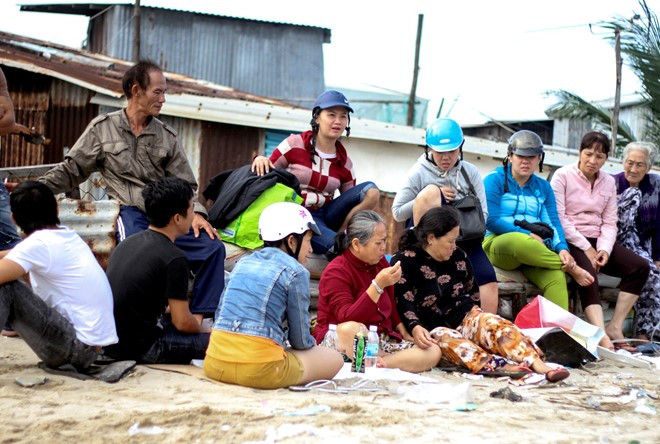 Hàng trăm con người bỗng nhiên mất nhà chỉ sau một đêm.