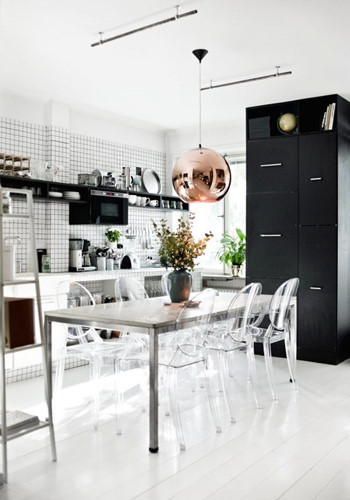 Trong những năm gần đây đèn trần trang trí bằng chất liệu đồng rất được ưa chuộng trong trang trí nội thất nhà ở trong phong cách Bắc Âu.