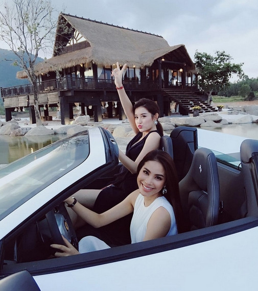 Cuộc đời là những chuyến đi. Câu nói quá đúng với Á hậu Huyền My.