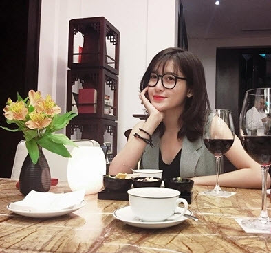 Ảnh đời thường cũng vô cùng lung linh của Á hậu Việt Nam 2014.