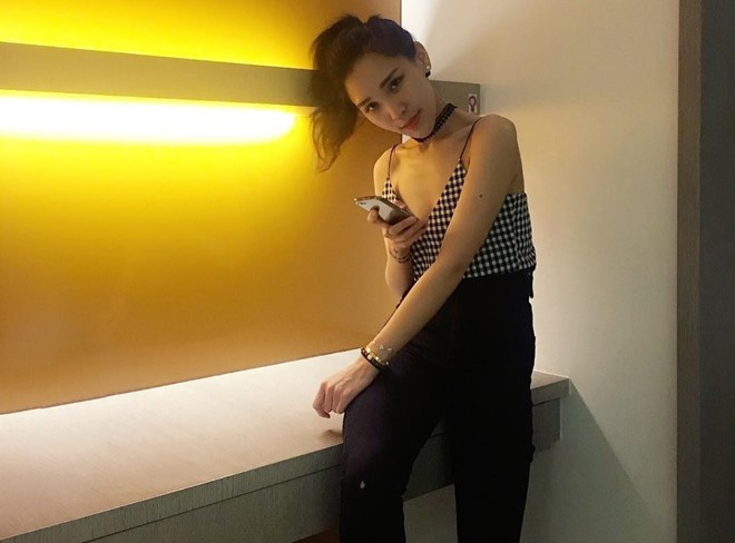 Cô em thứ Chrystal Tan cũng xinh đẹp và sang chảnh không kém chị Chryseis. Hai chị em rất thân thiết và thường xuyên chụp hình cùng nhau.