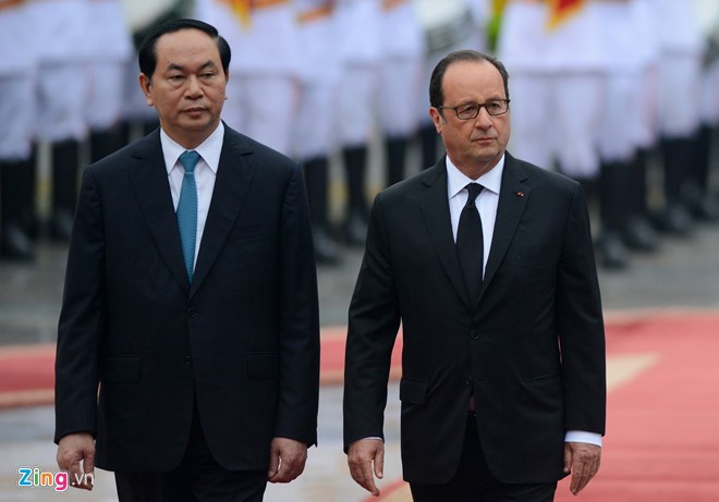 Ông Hollande là tổng thống thứ ba của Pháp sang thăm Việt Nam kể từ khi hai nước chính thức thiết lập quan hệ ngoại giao vào năm 1973. Ảnh: Tiến Tuấn.