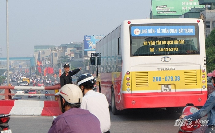100% lực lượng Cảnh sát giao thông, Cảnh sát trật tự, Công an phường, đồn, trạm, thị trấn cùng bảo vệ dân phố, tự quản, thanh niên tình nguyện tham gia hướng dẫn, phân luồng tại các tuyến đường trên địa bàn quận, huyện, thị xã.