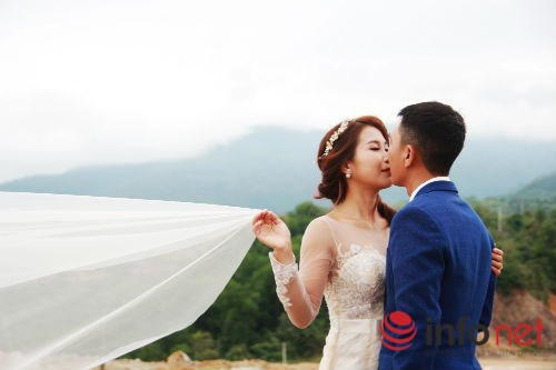 Theo anh Tấn, việc chụp ảnh cưới ở nghĩa trang khi anh đưa ra ý tưởng đều bị mọi người bảo dở hơi.