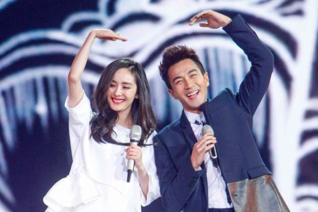 Với Dương Mịch, hai người cũng nảy sinh tình cảm khi đóng phim chung. Năm 2012, Mịch - Uy đóng cặp trong phim Như Ý. Hai năm sau, cặp đôi tổ chức kết hôn tại đảo Bali (Indonesia). Nhiều cư dân mạng cho rằng nam diễn viên Lưu Khải Uy có được danh tiếng như hiện nay là nhờ vào tên tuổi Dương Mịch. Họ bày tỏ sự xót xa khi nữ diễn viên 30 tuổi phải chịu cảnh "thiệt thòi".