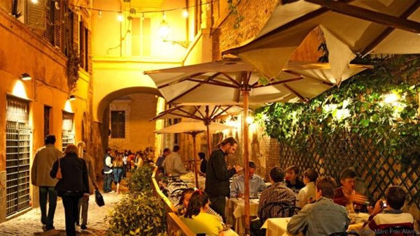 2. Rome, Italy Người dân Roma được nghỉ phép trung bình 32 ngày/năm. Tuy nhiên, với tình hình lao động thất nghiệp ngày càng gia tăng (hơn 12,5% trên toàn quốc), họ hầu như không thể dùng hết phép để vui chơi.