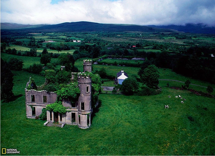 Ngôi biệt thự đã đi vào dĩ vãng, Ireland. Ảnh: Sam Abell.