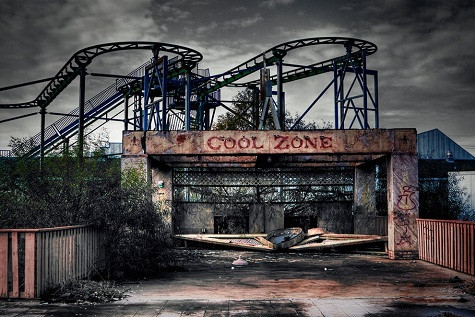 Bị hư hại bởi cơn bão Katrina, công viên Six Flags Jazzland của Mỹ đã bị bỏ hoang kể từ đó. Một vài nhà đầu tư muốn gây dựng lại công ty, nhưng cho đến nay vẫn chưa ai làm điều này.