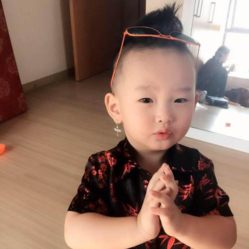 Xem thêm một số hình ảnh về cặp bố con hài hước, bá đạo: