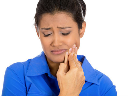 Bệnh nướu răng: Sử dụng tăm thường xuyên không chỉ gây ảnh hưởng đến răng mà nướu răng cũng bị tác động. Nếu không bỏ thói quen này, nó có thể gây ra các bệnh về nướu như viêm nướu, sưng nướu,…