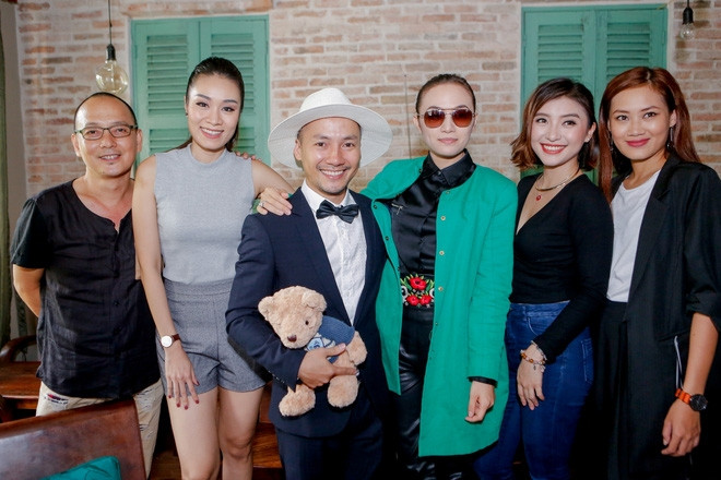 Minh Thư cùng Tiêu Châu Như Quỳnh đến dự buổi ra mắt MV mới của Tiến Đạt. (Ảnh: Trí thức trẻ)