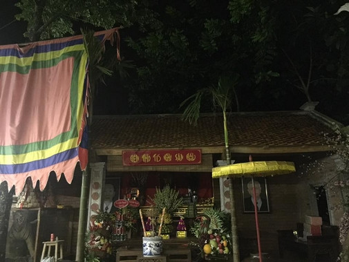Khu thờ của nghệ sĩ Vượng Râu được xây trên mảnh đất rộng khoảng 1.000 m2 có tên Thiên Trường Vọng Phủ. Danh hài Vượng Râu cũng đã chi rất nhiều tiền để xây dựng quần thể kiến trúc này từ năm 2012.
