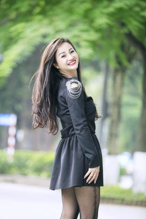 Đặc biệt nhất là "bà ngoại U40" Đào Lan Hương sở hữu nhan sắc cực kỳ quyến rũ, không hề có dấu hiệu của tuổi tác.