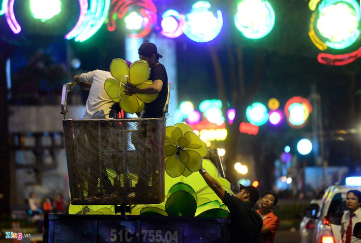 Thay vào đó là những cánh hoa mới hoàn toàn.