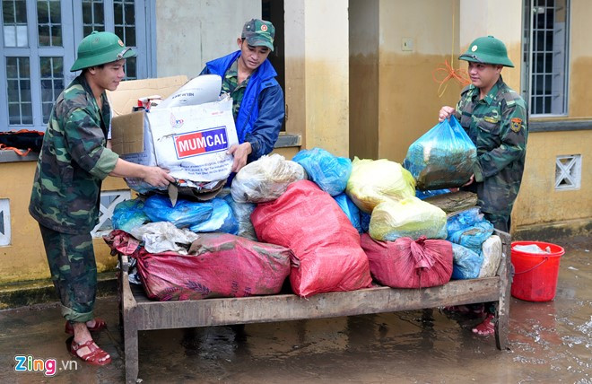 Ngay sau khi lũ rút, tỉnh Phú Yên huy động hàng trăm cán bộ, chiến sĩ về vùng lũ quét, lốc xoáy..., vùng ngập lũ thiệt hại nặng giúp dân khắc phục hậu quả, sớm ổn định cuộc sống.