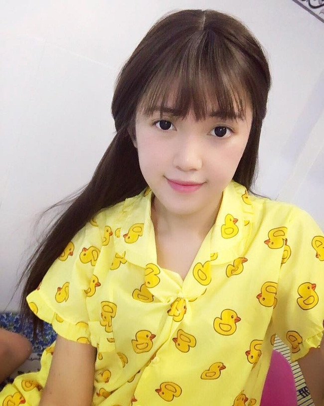 Trên trang cá nhân của mình, Su Pin thường xuyên đăng tải những hình ảnh xinh đẹp của bản thân. Su Pin sở hữu nét đẹp hiền dịu, đôi mắt to hút hồn, mũi nhỏ, môi xinh… Mọi đường nét trên gương mặt cô gái Việt này đều thanh tú. Hơn nữa, Su Pin lại rất biết cách làm đẹp, trang điểm nên càng trở nên cuốn hút hơn.
