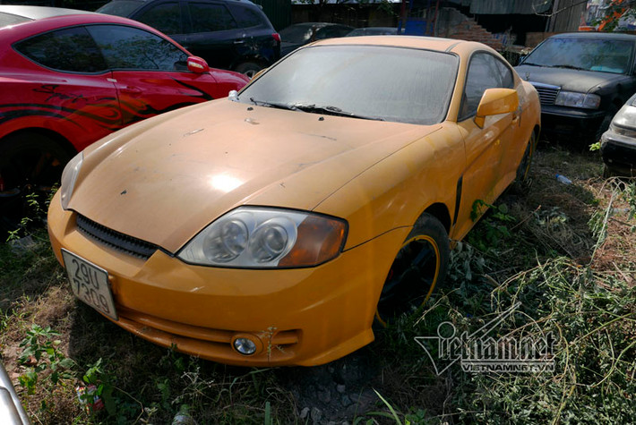 Chiếc xe Toyota TT phiên bản thể thao 2 cửa thuộc dạng hàng hiếm ở Việt Nam đang bị tạm giữ tại đây.