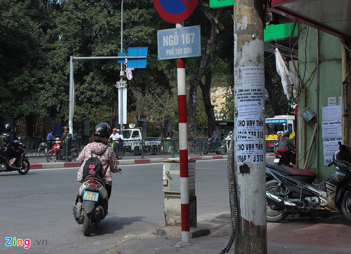 Dịch vụ cho vay tiền mặt tại Hà Nội khá sôi động và thật sự bùng nổ vào cuối năm. Nhiều đơn vị tung quảng cáo rầm rộ với đủ các chiêu trò và lời mời gọi để thu hút người có nhu cầu dịp cuối năm.