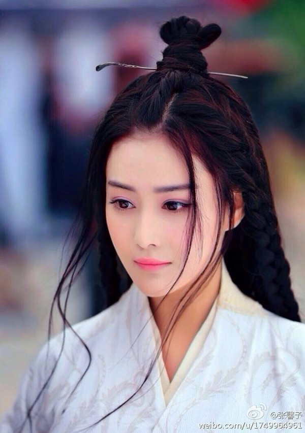 Không thể phủ nhận Trương Hinh Dư quá đẹp dù xung quanh cô cũng có nhiều thị phi. Mỗi khi cô xuất hiện trên màn ảnh, khán giả lại liên tưởng tiên nữ hiện thân.