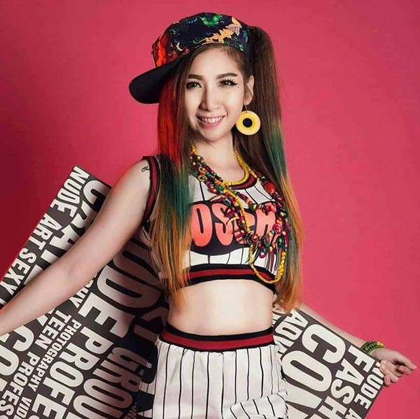 Mới đây, Vũ Uyên Nhi còn chơi trội khi chi nửa tỷ để làm phim ngắn kỉ niệm chặng đường hoạt động nghệ thuật.