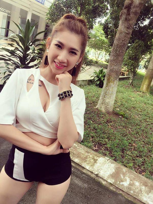 Vũ Uyên Nhi - em gái Việt Hương sở hữu ngoại hình khá gợi cảm, cuốn hút.