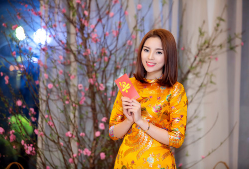 Kỳ Duyên bật mí đây là lần đầu tiên để tóc ngang vai bởi từ nhỏ cô đã nuôi tóc dài, buông tự nhiên và chưa bao giờ có ý định cắt tóc.