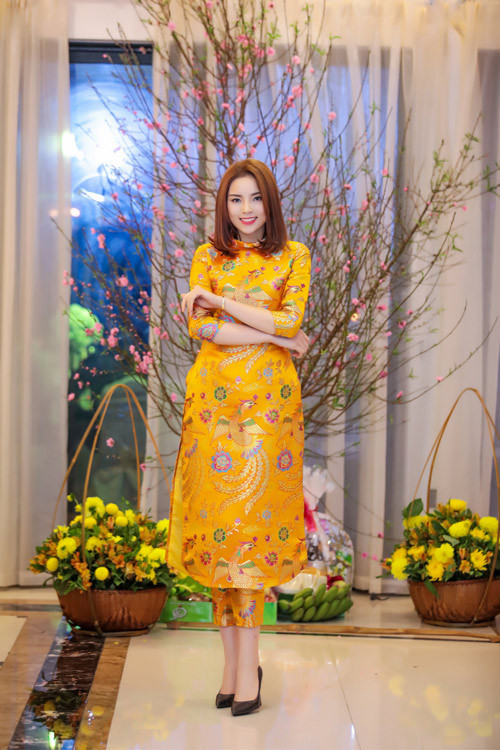 Không ít vị khách khen Hoa hậu Việt Nam 2014 trẻ trung và đúng với lứa tuổi 19 hơn nhờ sự thay đổi này.