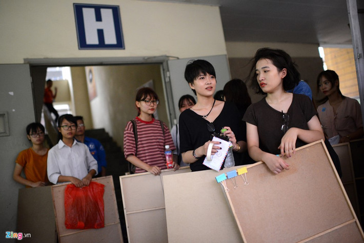 Kỳ thi đợt hai dành cho khối H gồm các chuyên ngành Đồ họa, Thiết kế thời trang, Điêu khắc, Nội thất.