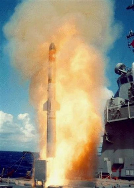 Tên lửa chống tàu ngầm RUM-139/RUR-5 của Mỹ: Loại tên lửa này do Lockheed Martin sản xuất, dài 5,1 m, nặng 748 kg, mang đầu đạn 44 kg. Tên lửa do tàu mặt nước bắn đi khi rượt đuổi tàu ngầm, giúp ngư lôi - tên lửa này tiếp cận tàu ngầm địch ở khoảng cách gần để giảm thiểu thời gian đối phó của tàu địch. Hiện loại tên lửa này mang ngư lôi Mk 54, hoặc ngư lôi MK 45 (mang đầu đạn hạt nhân). Tầm hoạt động của tên lửa này xa nhất đến 18 km.
