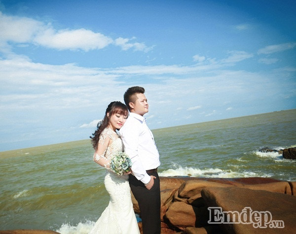 Yêu đã khó yêu xa lại càng khó hơn, 3 năm trông ngóng chờ đợi với khoảng cách hơn 4000km, đó thực sự là một thử thách mà không phải cặp đôi nào cũng có thể vượt qua được.