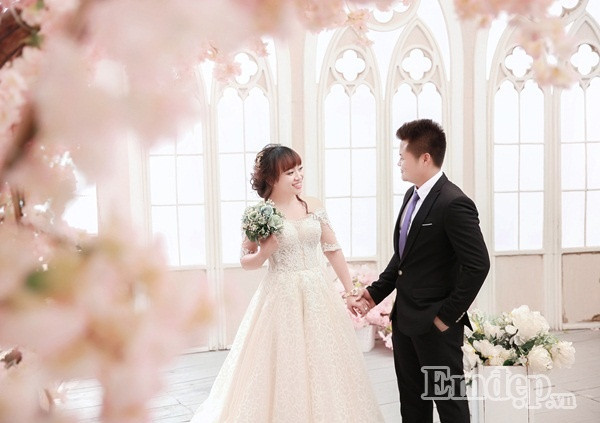 Bạn bè lúc đó gọi Ánh là sâu rượu, bây giờ thì ai cũng trêu: Vì Nhật đá Việt Nam nên Ánh biết uống rượu - Ánh cười chia sẻ.