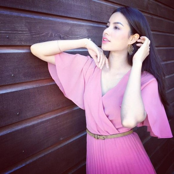 Khi tham gia cuộc thi Miss Universe 2015 tại Mỹ, Phạm Hương đã trở thành tâm điểm của dư luận. Và hiện tại, sức nóng của cô gái này vẫn chưa hề giảm sút.