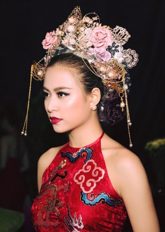 Về nhan sắc, có lẽ không có gì phải bàn cãi bởi ở góc nhìn nào, Hoàng Thùy Linh cũng đẹp hoàn hảo. Cô nàng cũng thường xuyên lọt top sao mặc đẹp và có street style cực kì ổn.