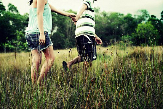 2. Lần đầu cùng nhau đi du lịch. Có người nói rằng, nếu một cặp đôi yêu nhau mà không một lần đi du lịch cùng nhau, thì cặp đôi đấy sẽ khó thành vợ chồng; còn nếu một cặp vợ chồng đi du lịch cùng nhau nhưng không có được cảm giác vui vẻ thì quan hệ vợ chồng nhất định sẽ không được bền lâu.