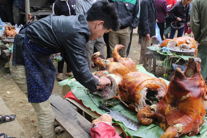 Lợn quay được coi là đặc sản của xứ Lạng từ lâu, mỗi con lợn như thế này có giá đến cả 5-6 triệu đồng.