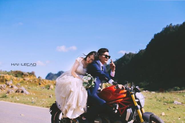 Tuy nhiên, ban đầu chú rể tương lai khá lo lắng vì quá khứ mệt mỏi của cả hai, tuy nhiên quan điểm của anh là tôn trọng quá khứ của nhau. Mỗi người đều có quá khứ riêng và đáng trân trọng, dù tổn thương hay hạnh phúc thì đó cũng là người mà chị từng thực sự yêu, và anh chỉ từng ngày từng ngày vun vén để làm chị yên tâm khi yêu anh. Mỗi khi có khúc mắc, hay là có vấn đề tranh cãi cả hai sẽ dành thời gian để cùng chia sẻ và giải quyết tìm hiểu vấn đề trên cơ sở tôn trọng nhau. Chính sự cảm thông và lối suy nghĩ này đã khiến tình yêu của họ vượt qua rào cản khó khăn đó, lớn dần lên thành sự tha thiết muốn gắn bó với nhau trọn đời.