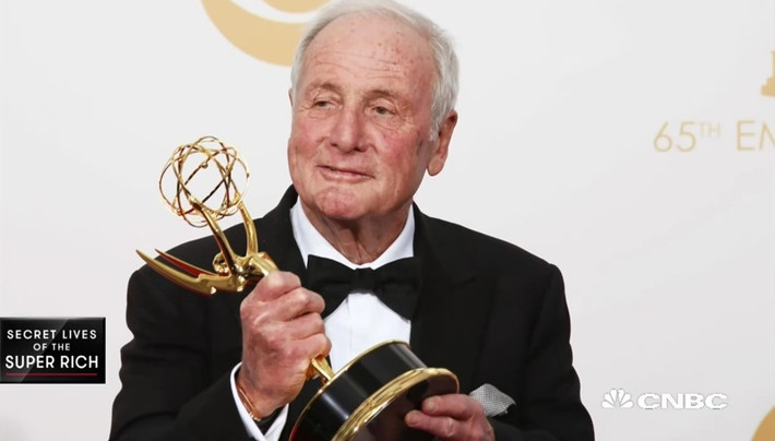 Jerry Weintraub là nhà sản xuất của các bộ phim nổi tiếng như "The Karate Kid" và series truyền hình "Oceans 11". Ông qua đời năm 2015.