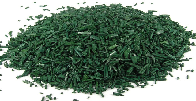 1. Tảo xoắn Spirulina, một loại thực phẩm hoàn hảo Đặc tính: Tảo này có hương vị rất mạnh, giàu protein, sắt, các chất chống oxy hóa và các axit béo thiết yếu. Siêu thực phẩm được biết đến với khả năng giúp chống ung thư, kháng viêm và kháng vi rút. Cách sử dụng: Bằng cách tán bột, nó sẽ phát huy tối đa khi uống hoặc kết hợp với sữa chua. Bạn cũng có thể đặt một vài nhúm trong món ăn hàng ngày.