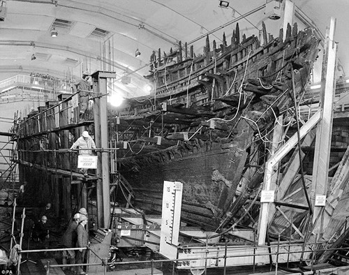 Mary Rose là một tàu chiến lừng danh được sản xuất trong thế kỉ 16.