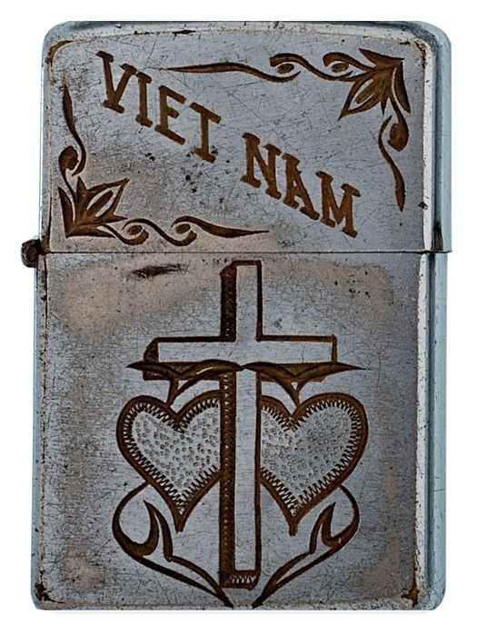 Hình khắc trên bật lửa Zippo của lính Mỹ tại Việt Nam rất đa dạng, có thể chỉ đơn giản là những hình ảnh kỷ niệm rất đẹp như thế này...